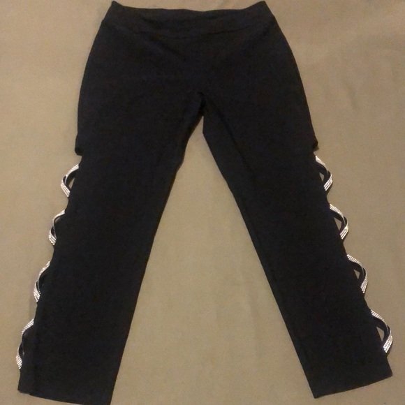 KRISTEN’S KLOSET Lovely Women’s size 12” Pants , bling crystal design on legs - Picture 2 of 16